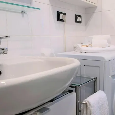 Appartamento Casa Spezia - Metro Vicina, Wi-fi Rapido & Netflix *