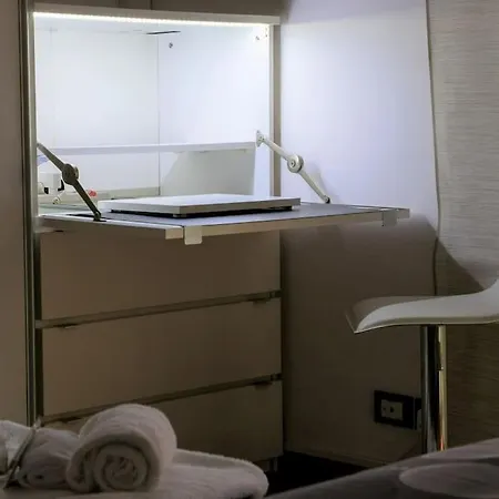 Appartement Casa Spezia - Metro Vicina, Wi-fi Rapido & Netflix Turijn