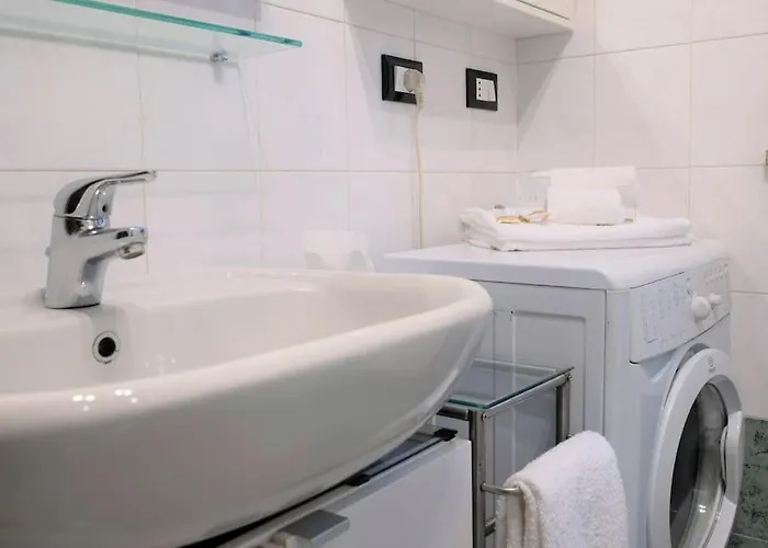 Appartement Casa Spezia - Metro Vicina, Wi-fi Rapido & Netflix *