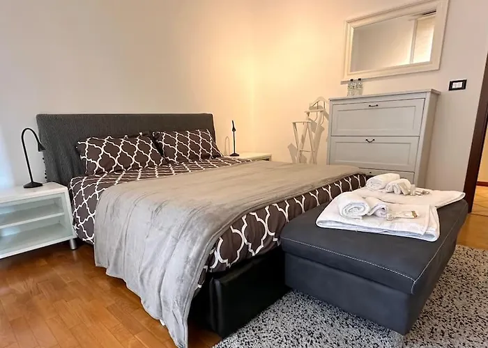 Appartement Casa Spezia - Metro Vicina, Wi-fi Rapido & Netflix Turijn