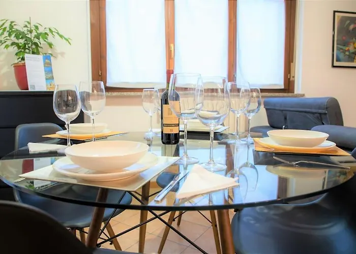 Appartement Casa Spezia - Metro Vicina, Wi-fi Rapido & Netflix *